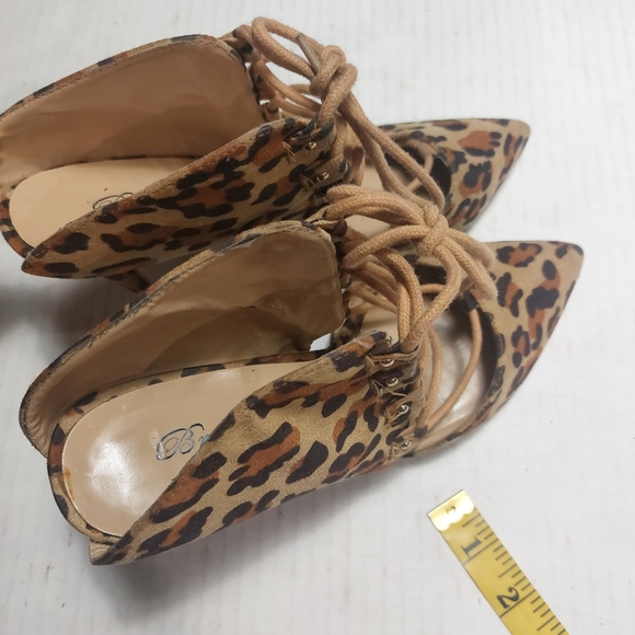 Breckelles Animal Print Woman's Pointed Toe Slip-on Heels Size 8.5M - Picture 3 of 13